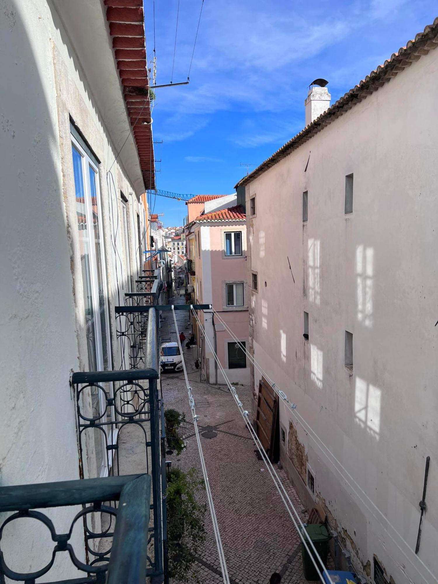 Joivy Bohemian Flat With Study Near The Centre Lisbon