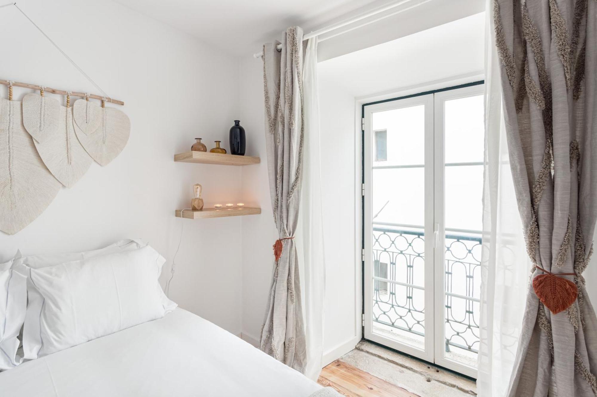 Joivy Bohemian Flat With Study Near The Centre Lisbon